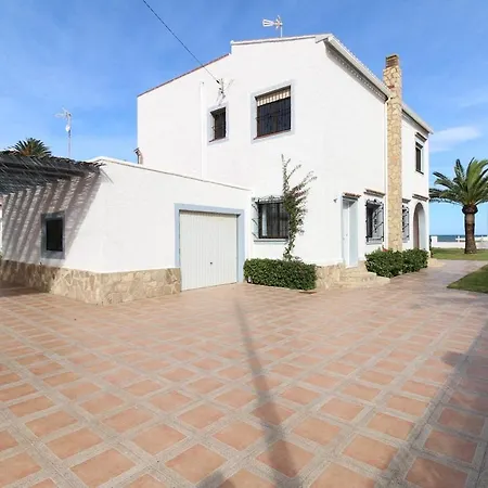 Villa Casa Ained - Beachfront Luxury