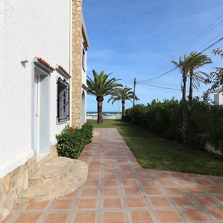 Villa Casa Ained - Beachfront Luxury