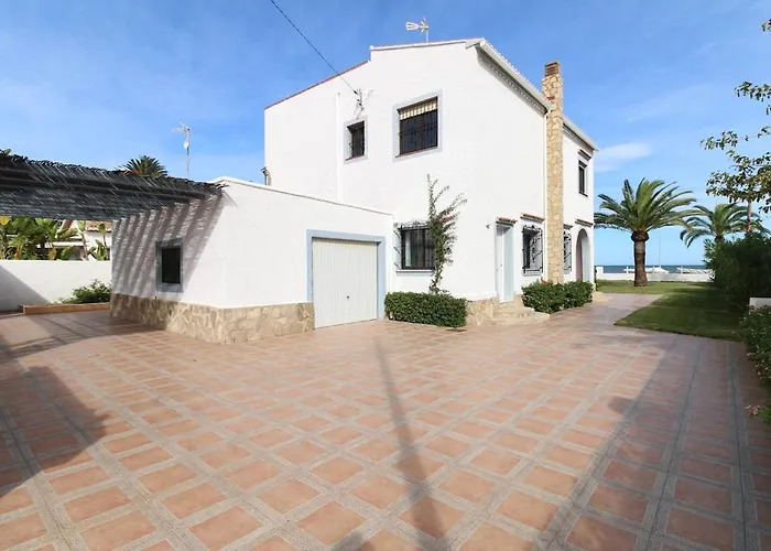 Villa Casa Ained - Beachfront Luxury