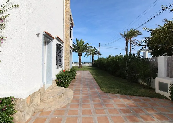 Villa Casa Ained - Beachfront Luxury