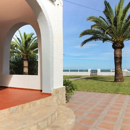 Casa Ained - Beachfront Luxury וילה